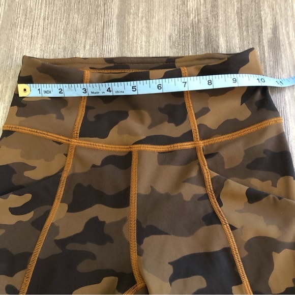 Lululemon Time To Sweat Crop Legging Sz‎ 0 Camo - Picture 5 of 11